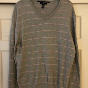 Men’s Gap v-neck sweater. Size M